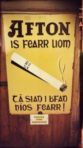 'n Sigaret teken in Iers-Gaelies
