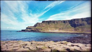 Die uitsig van Giant's Causeway