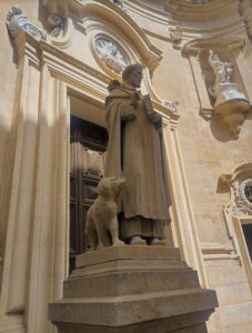'n Standbeeld van 'n sint in Valletta