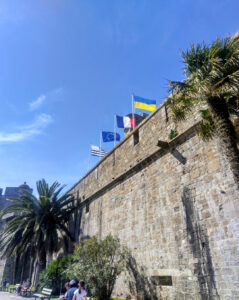 Vlae wapper in Saint-Malo