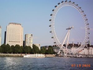 Die London Eye vanaf Tyrburn Kaai